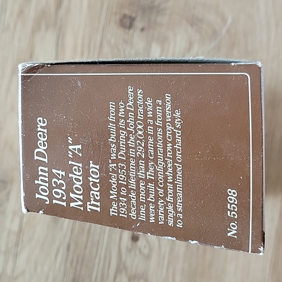 Vintage John Deere 1934 Model A Tractor 1:43 Scale. NIB - Picture 6 of 6